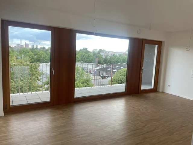 Lichtdurchflutetes Neubau-Highlight: 2 Zimmer mit Fernsehturmblick & direktem Fahrstuhlzugang — photo 1